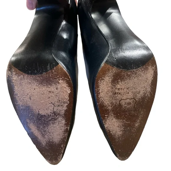 Vintage Stuart Weitzman, black leather heels with gold detail. Size 6.5. - Picture 8 of 8